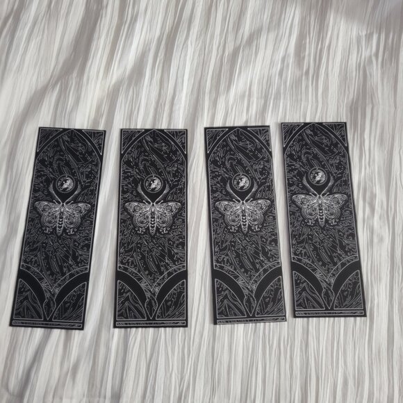 Fairyloot The Crimson Moth Foiled Bookmarks Set of 4 Hexed Hearts April 2025 - Picture 2 of 6